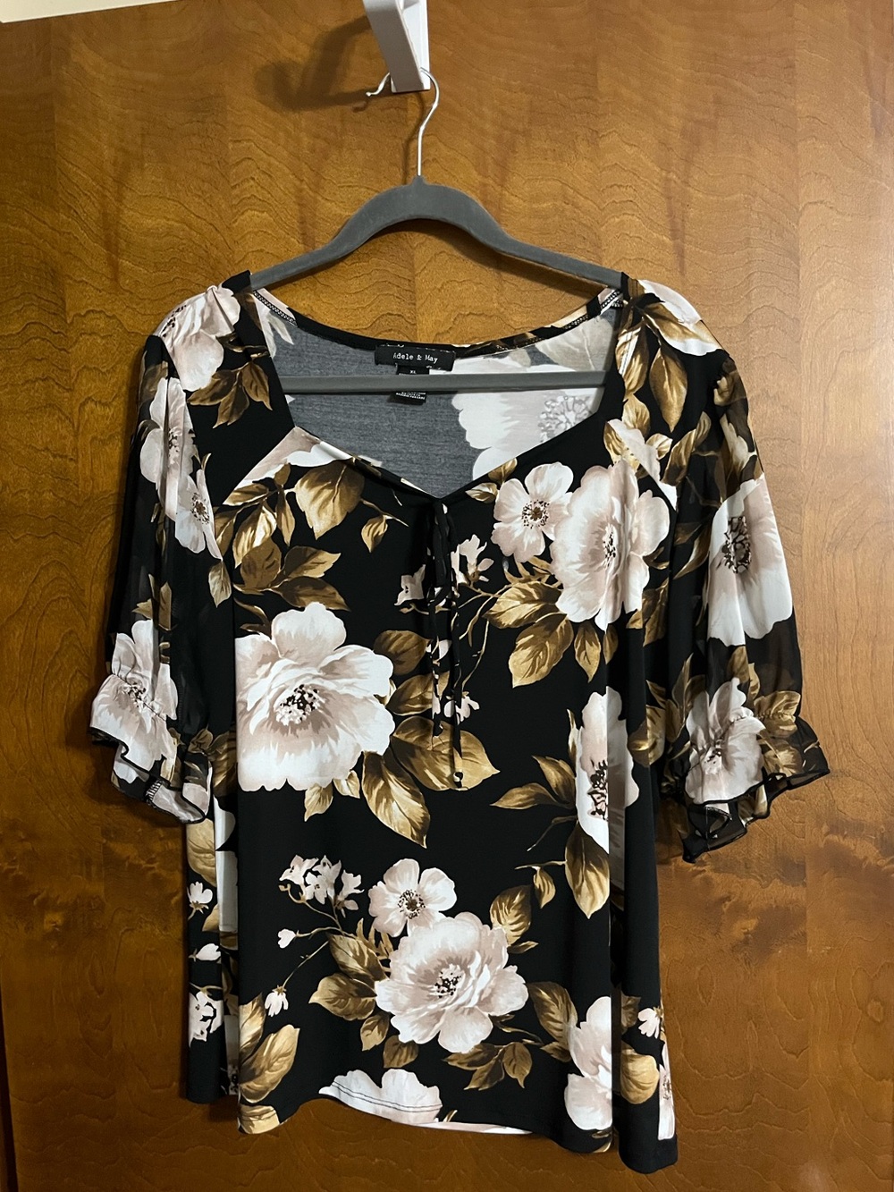ADELE & MAY LADIES SIZE XL BROWN, BLACK & CREAM FLORAL SHORT SLEEVE TOP.
